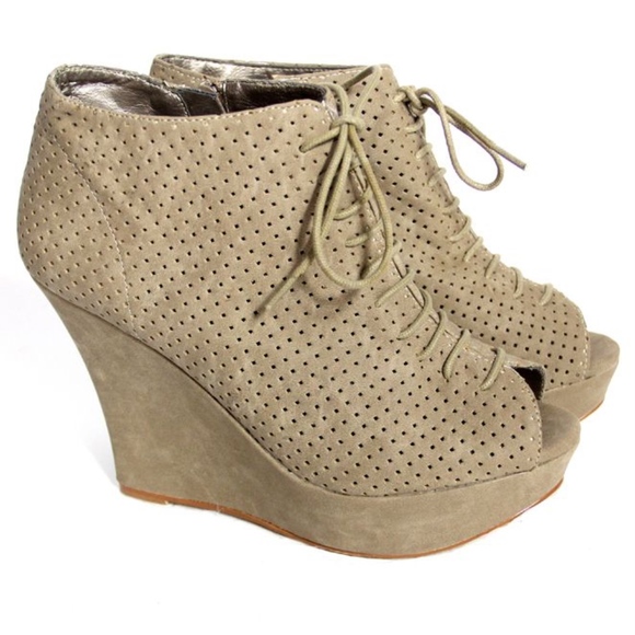 Tana Perforated Wedge Bootie (Black) - Picture 3 of 4